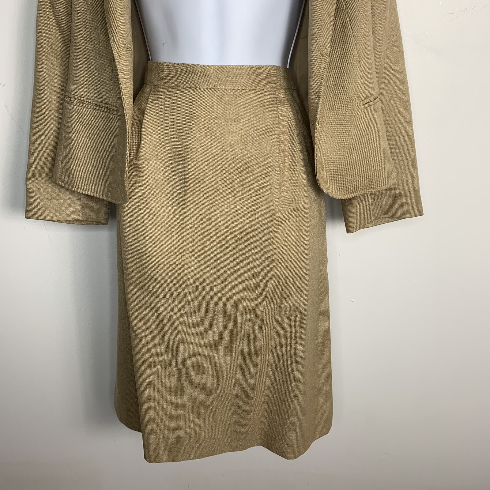Larry Levine Womens Skirt Suit sz 10 Tan Blazer Pencil Classic Workwear VINTAGE