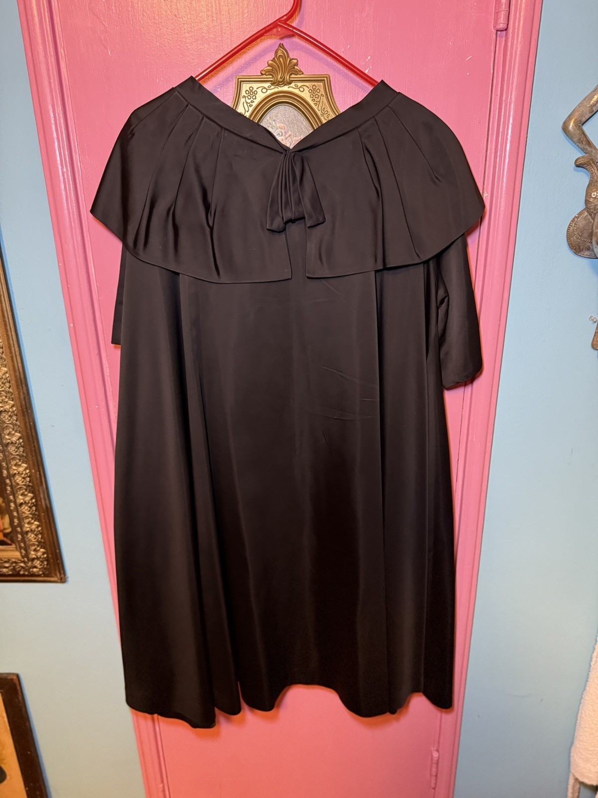 Deadstock Vintage 1950’s Vendom Original California Black satin w ruffle collar