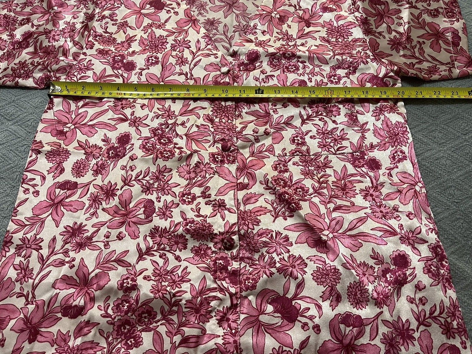 Vintage Womens Vanity Fair Nightgown Satin Finish Floral Short Sleeve Pink Small