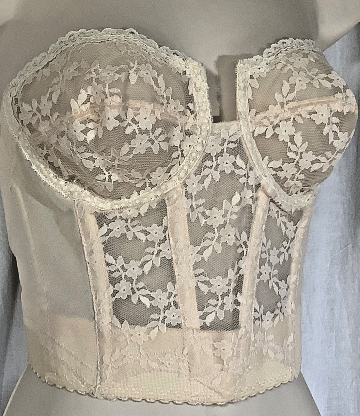 Vintage strapless Backless bra UW beige Boned sheer Lace 34B Young Smoothie USA