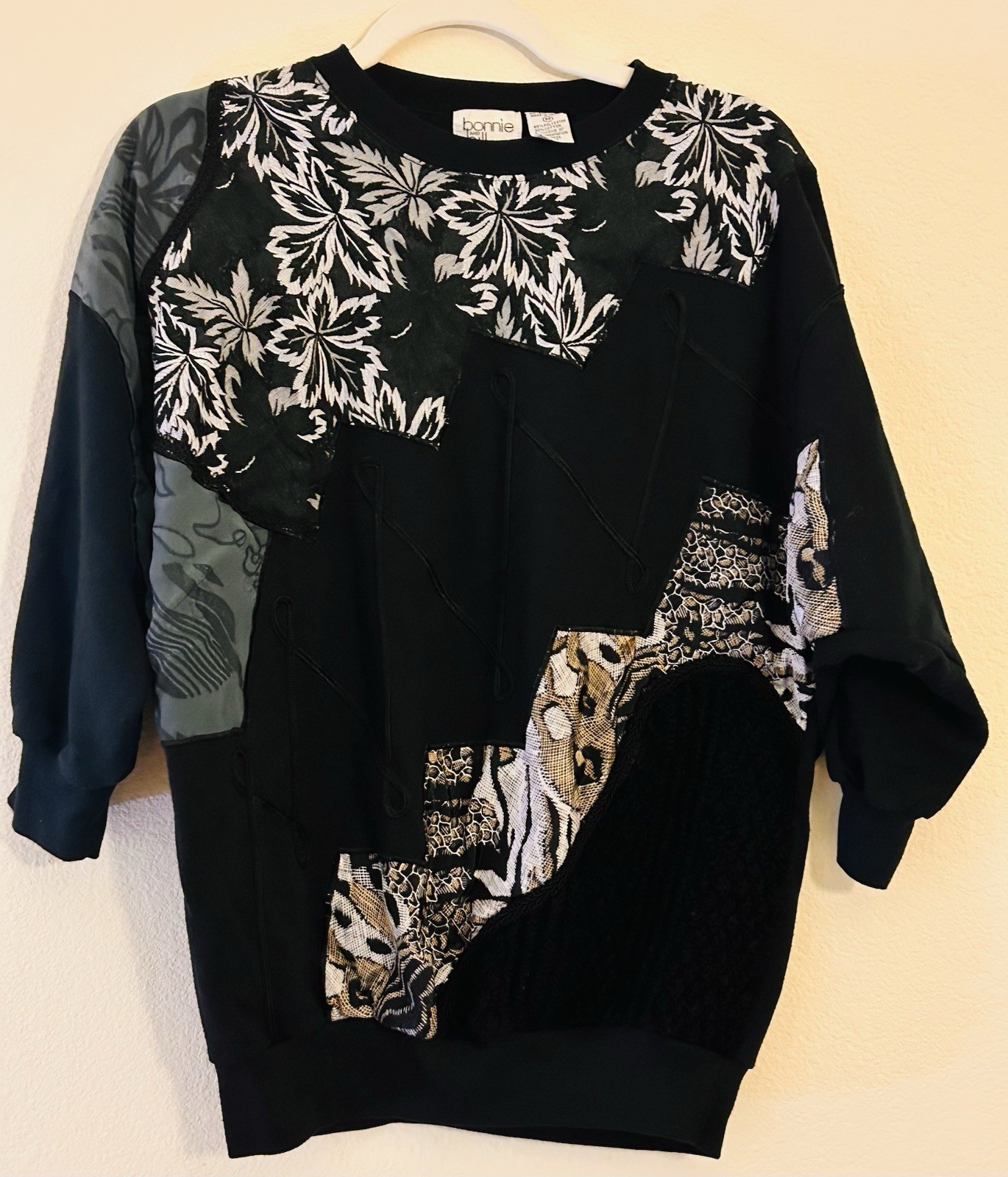80s-90s Women’s Black Sweater Color Block Med Half Bubble Sleeve Funky Vintage