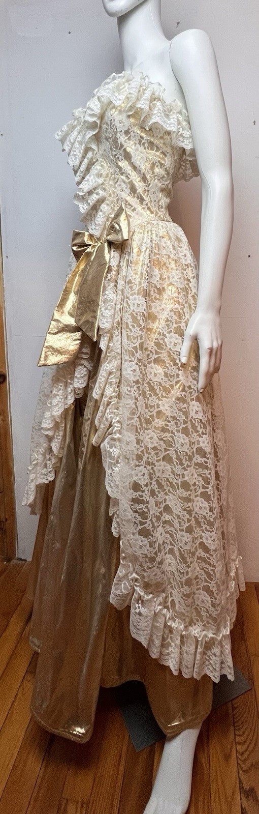 Loralie Gown White Lace Gold Bow Vintage Strapless Prom Dress Woman’s 7/8