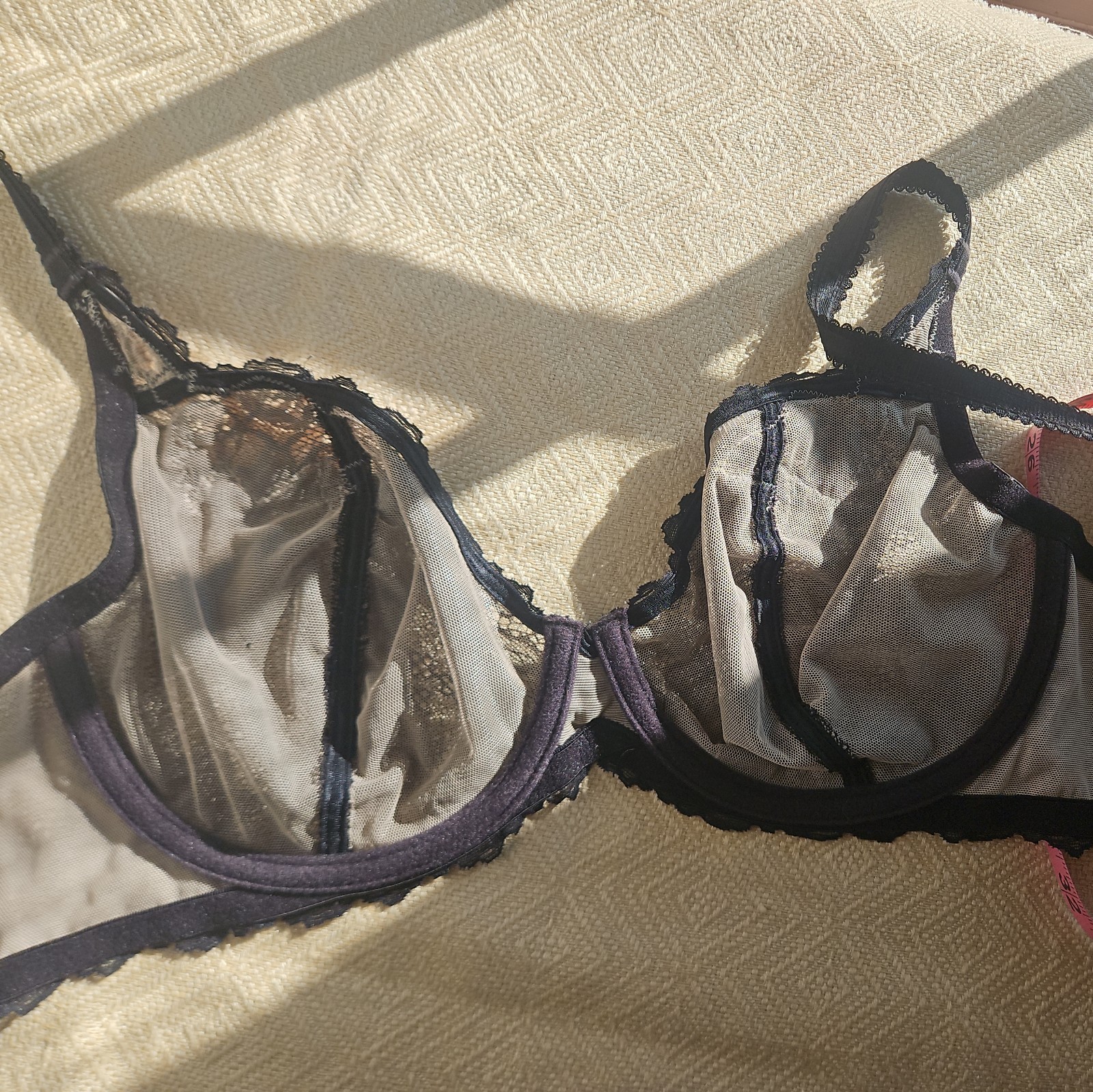 WACOAL VINTAGE HIGH DRAMA BRA 32DD PRE-OWNED BLACK LACE BEIGE APPLIQUÉS GORGEOUS