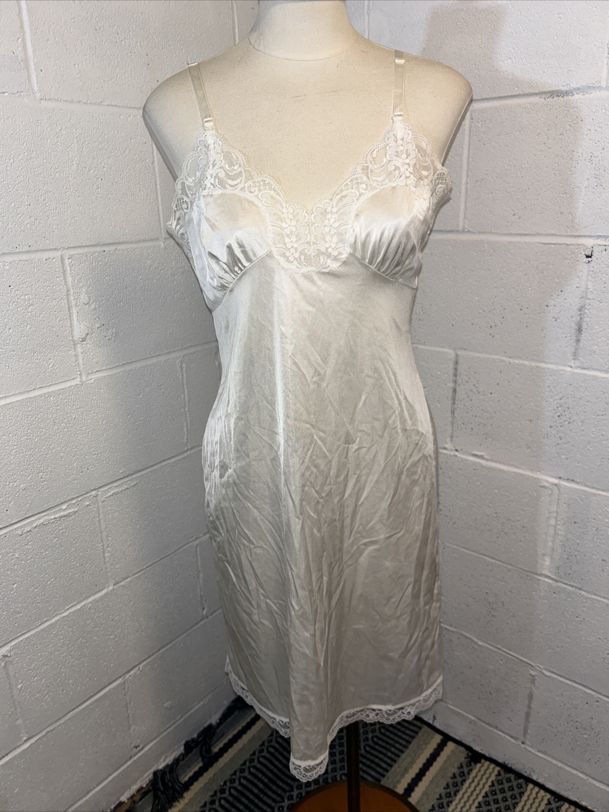 VTG Body Lites Nylon Full Slip 34/12 White Lace Trim Adjustable Straps Dress E2