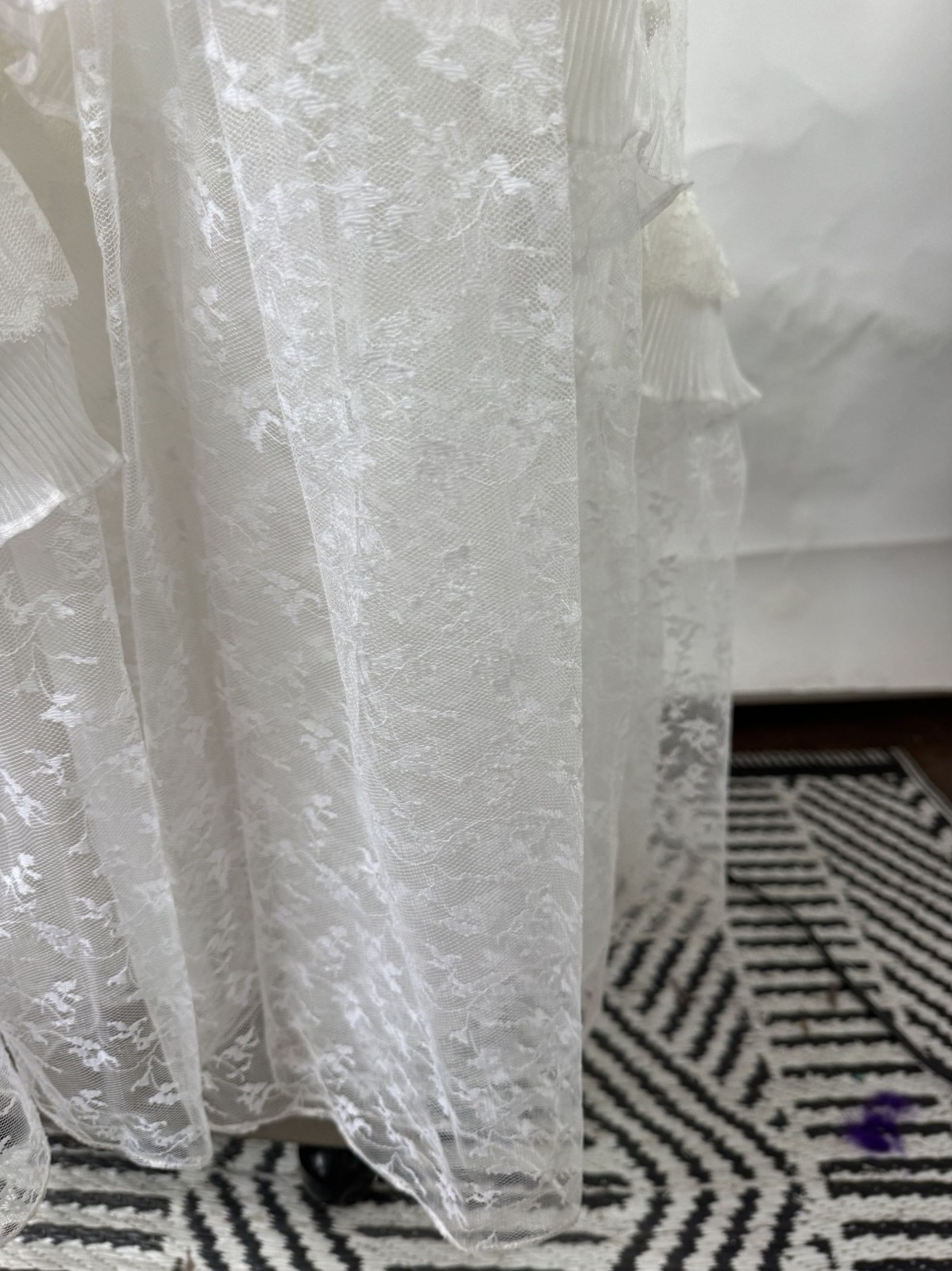 Vintage 70s White Lace Wedding Dress Size 8 With Satin Ribbons & Ruffled Necklin