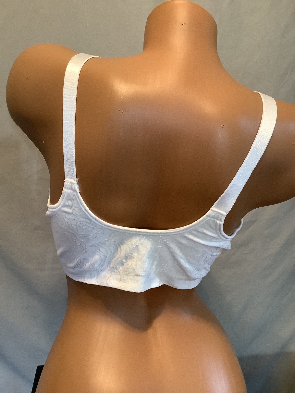 Women’s Bali White Underwire Front Closure Padded Adjustable Strap Bra 42 D