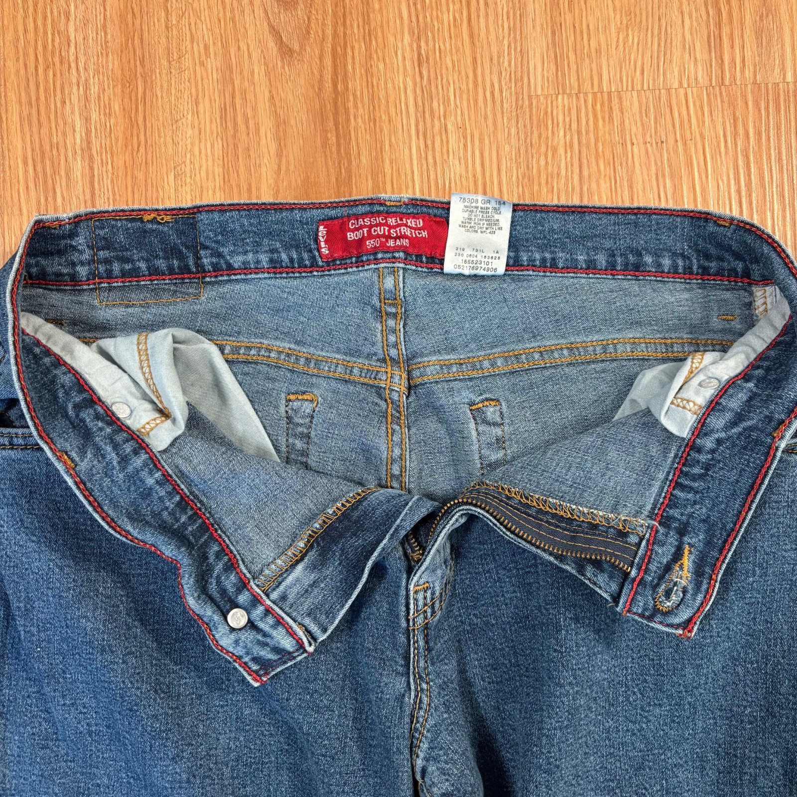 VTG Levi’s 550 Relaxed Boot Cut Stretch Y2K Women’s Sz 30 Med Wash Western Boho