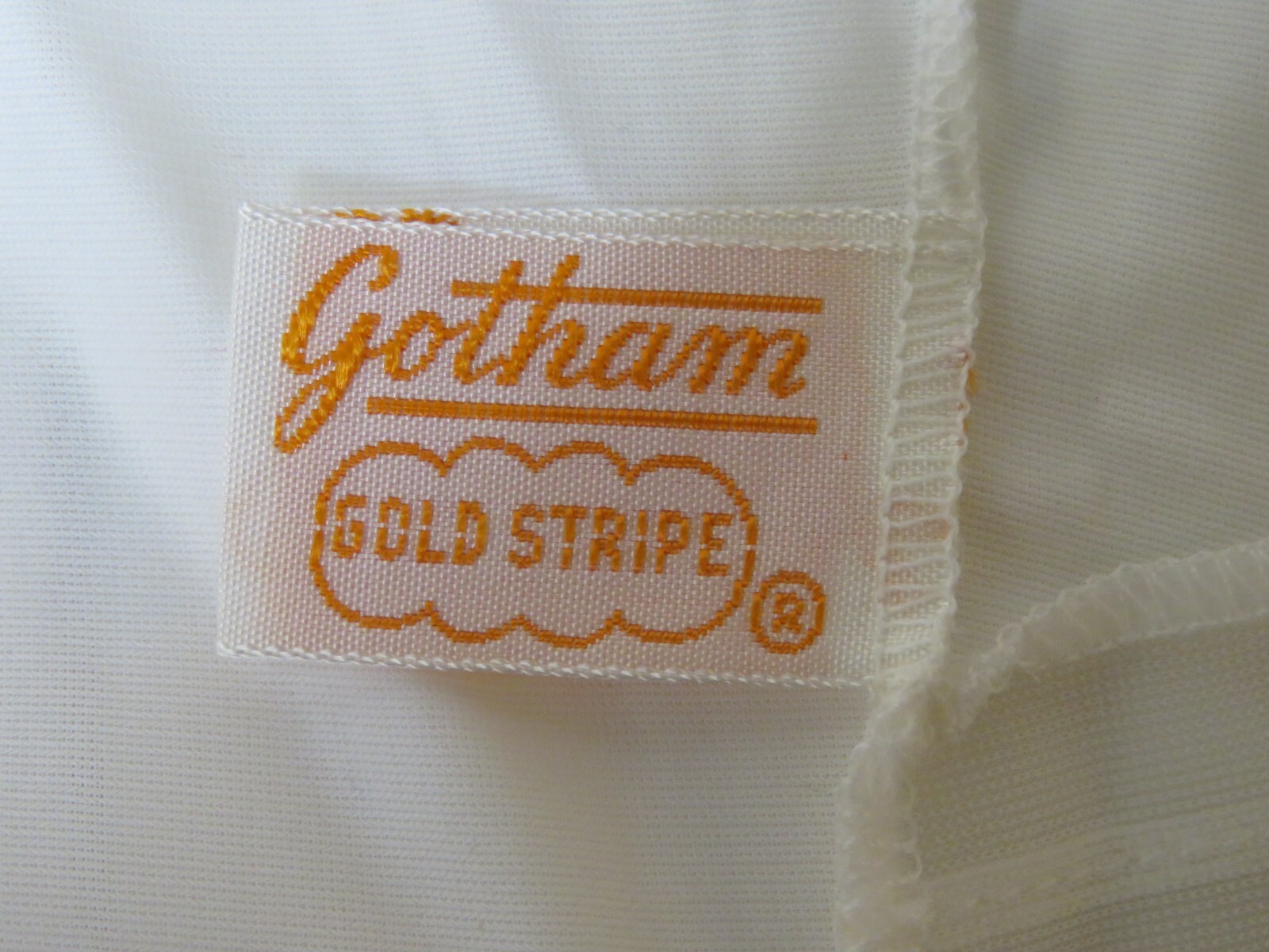 ll Full-Slip Gotham Gold-Stripe 41″ Long Nylon White Size 34 EUC