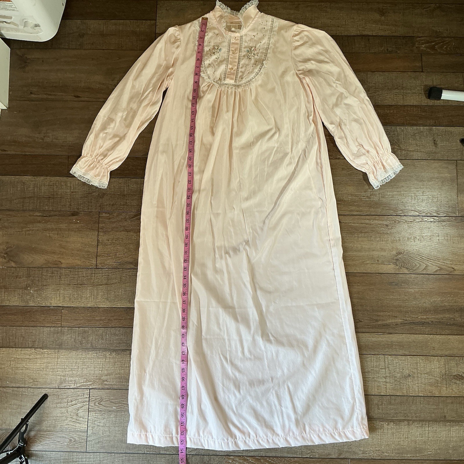 Size M – VINTAGE Barbizon Cuddleskin White Nightgown Long Sleeve Collared #23609