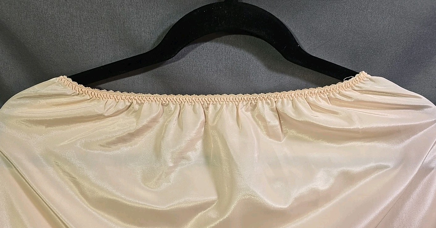 Olga Taffeta Half Slip Vintage Polyester Noisy Swish Waist 24″-32″ Length 25″