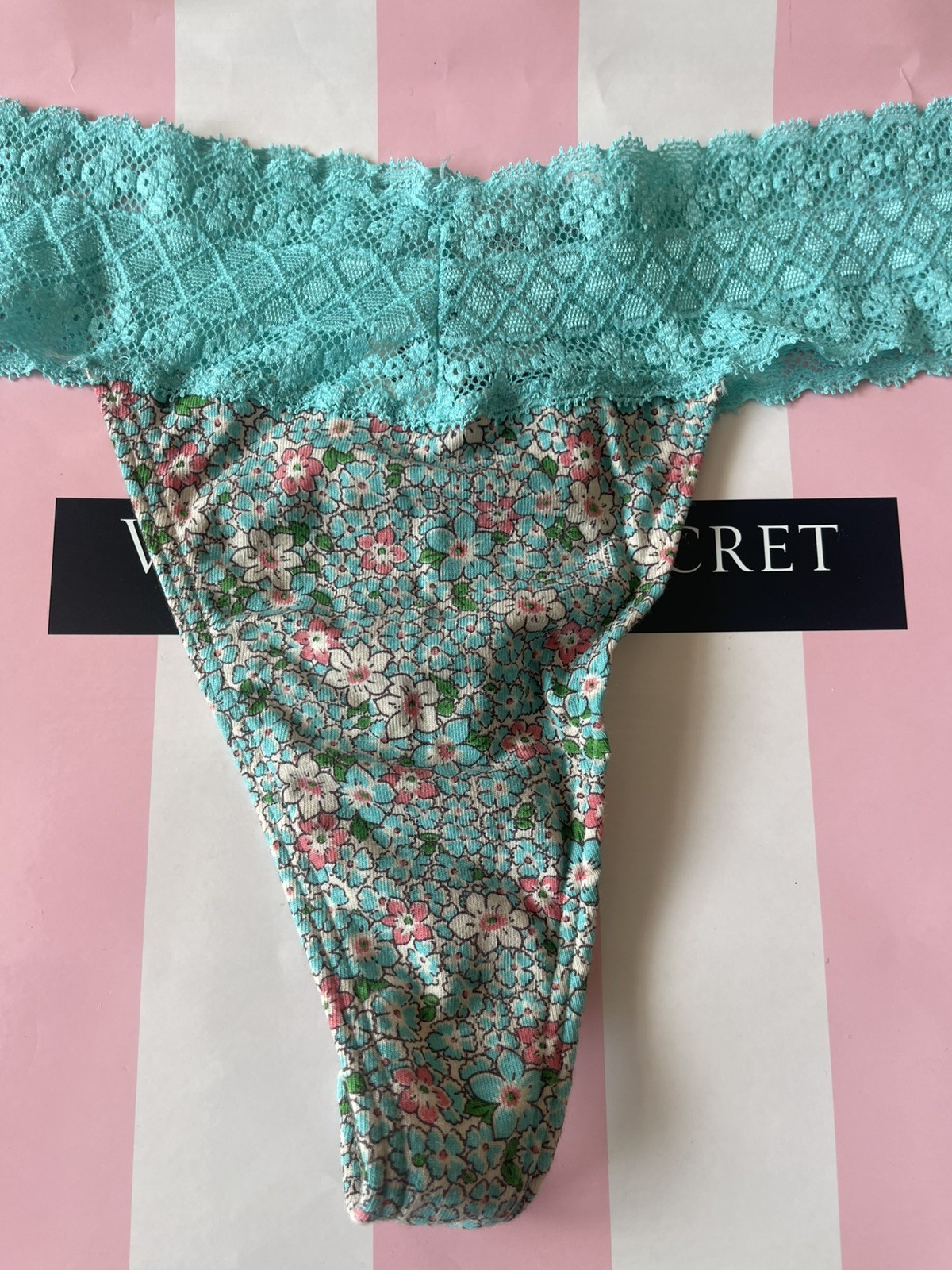 NWT VTG 2009 Victoria’s Secret Low-Rise Thong, Lace Waist. Aqua/Floral Medium