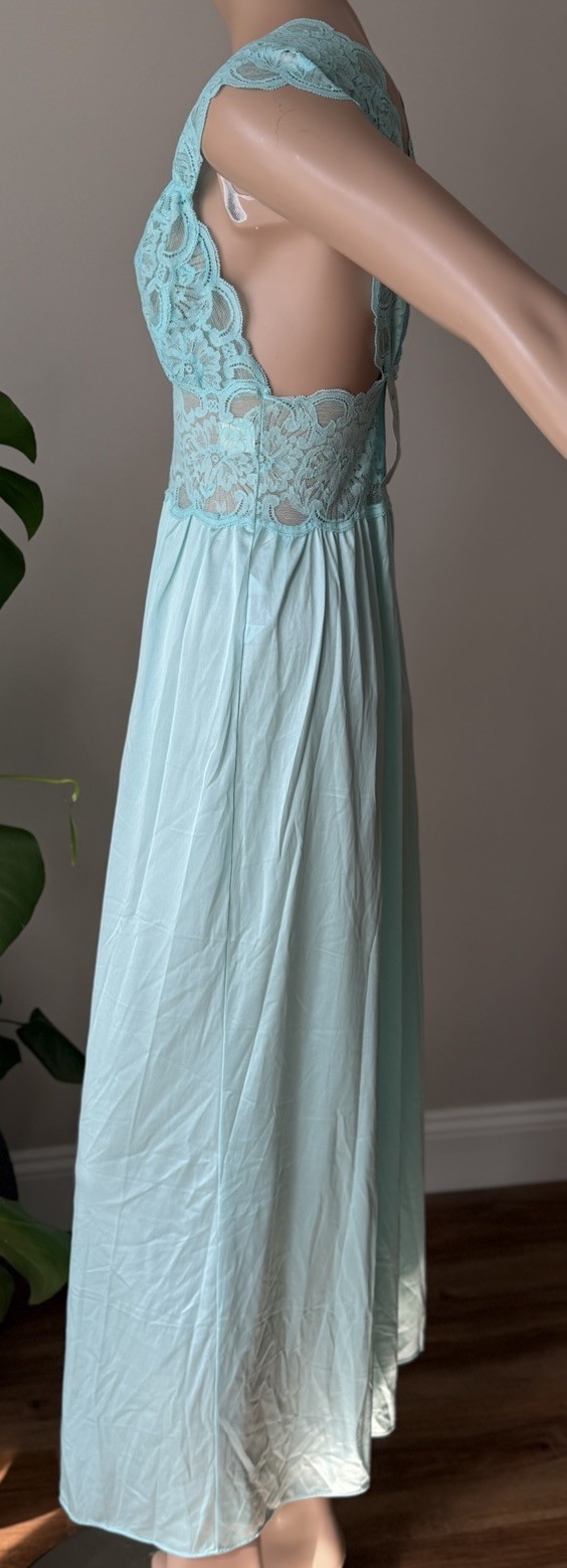 Vtg Vanity Fair Nightgown NWT Azure Mist Blue Lace Bodice Antron III Nylon S/M