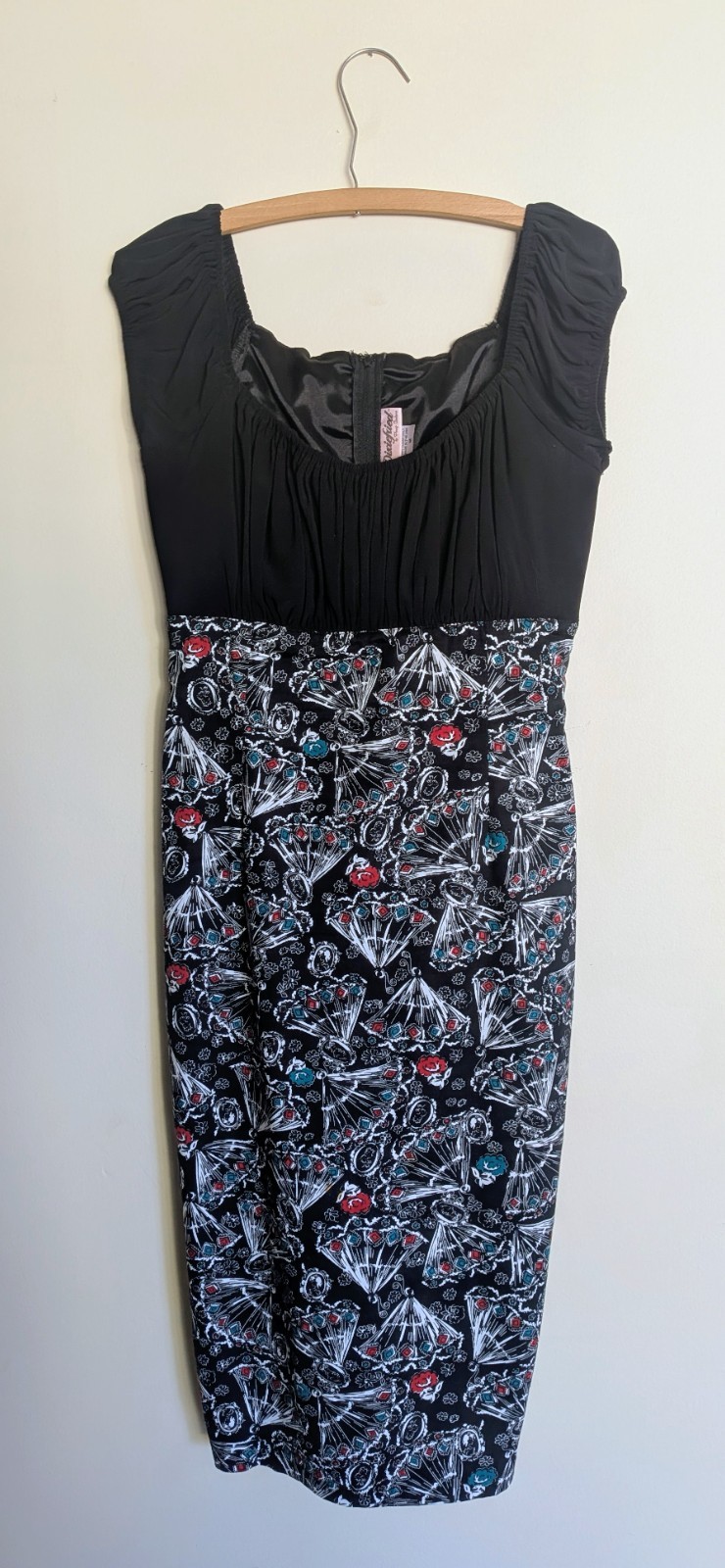 PinUp Couture DixieFried Wiggle Dress – Retro Fan Print – Size M