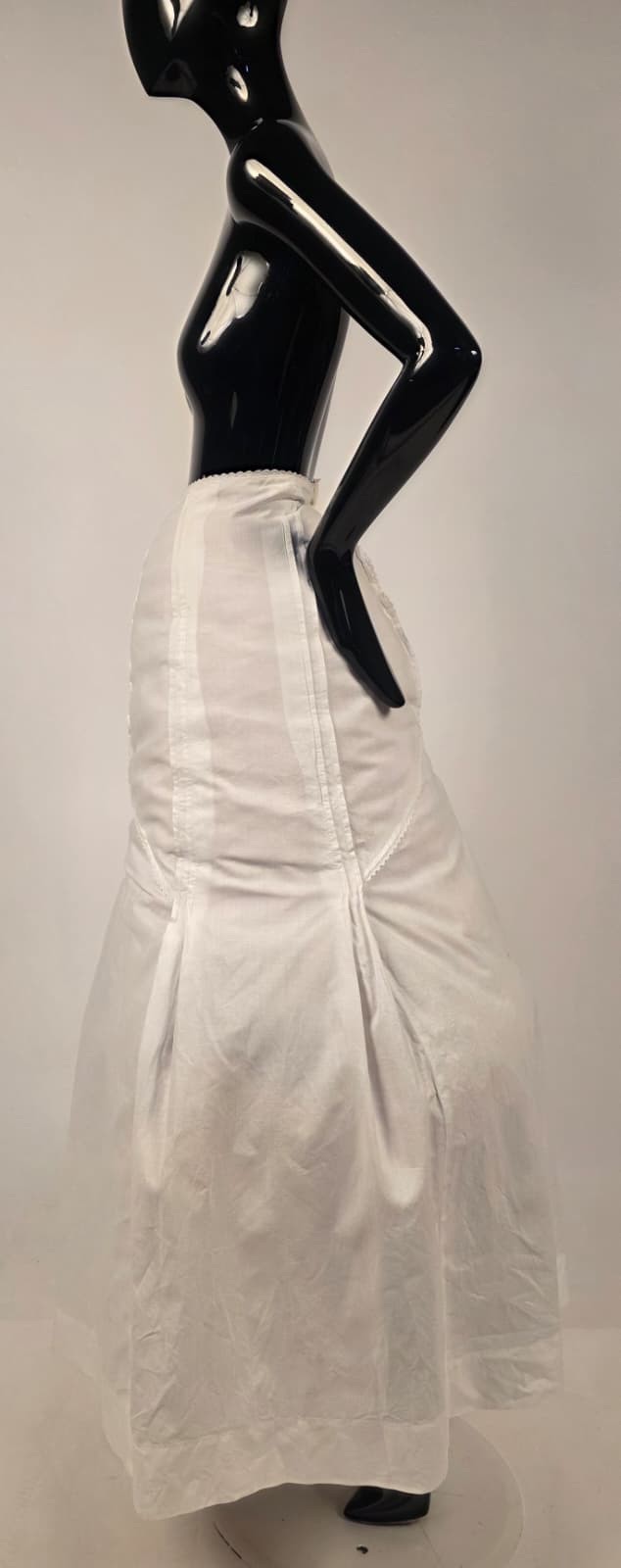 EDWARDIAN WHITE SKIRT W POLISHED STONE BUTTON TRIMMED FRONT