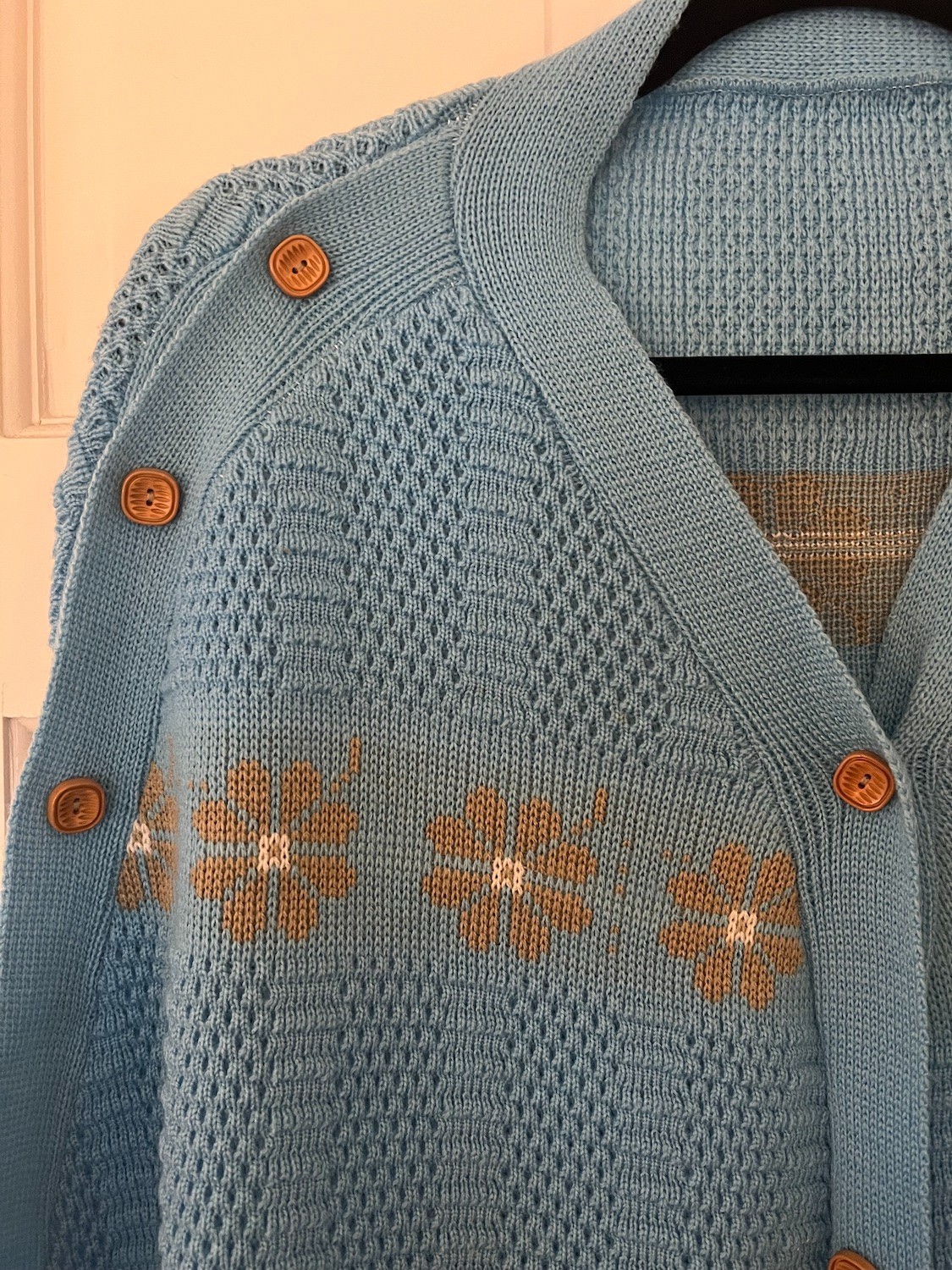 Vintage Light Blue 70s knit daisy poncho with decorative buttons XL-1XL