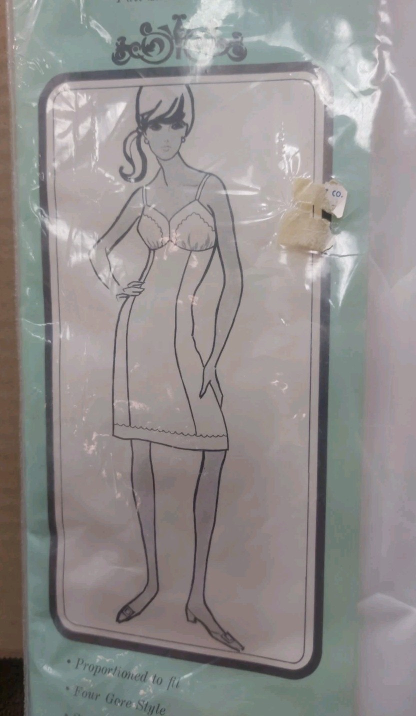 NEW Vtg Grants ISIS White 100% Nylon Slip 40 Average Styled Tailored No Ironing