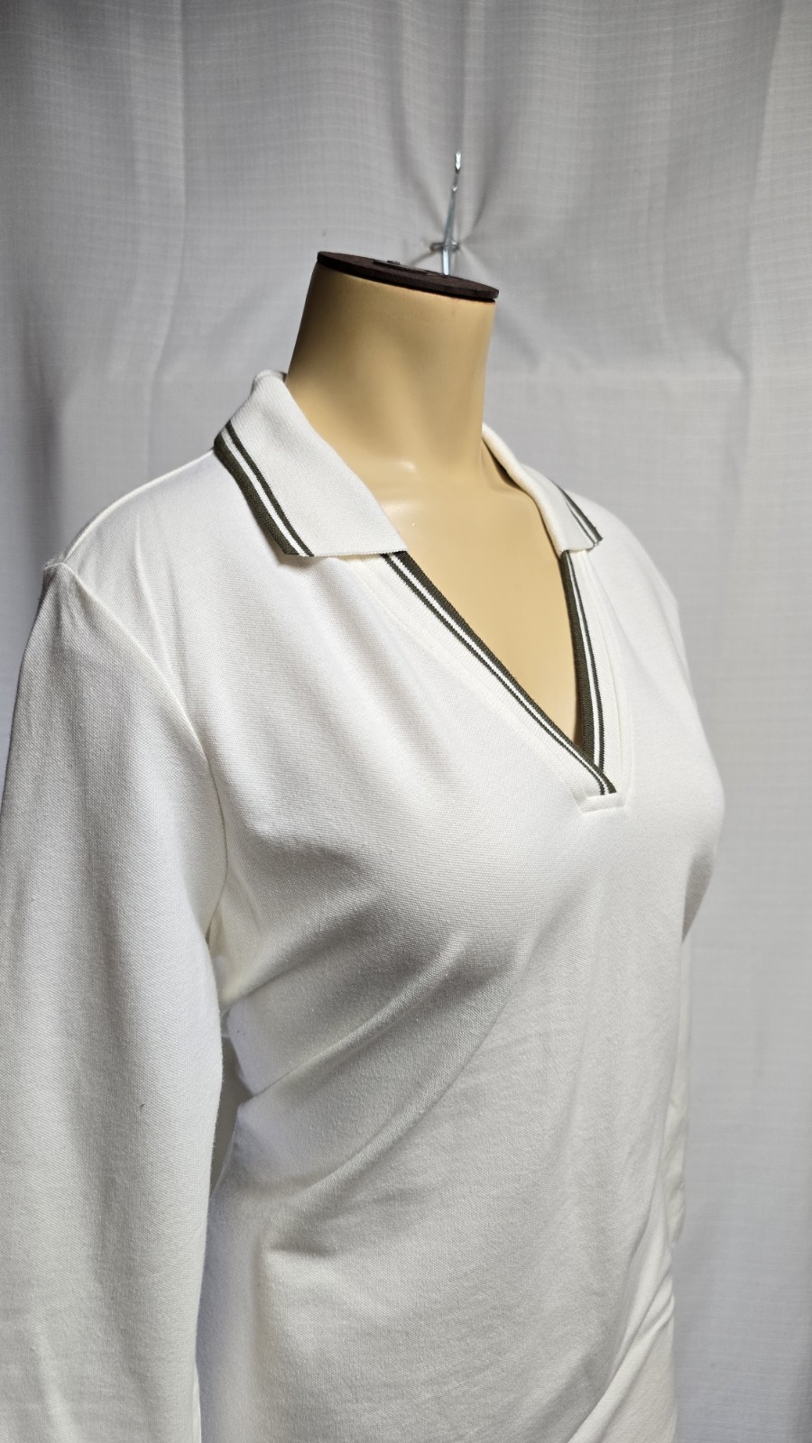 Vtg Woman’s Ralph Lauren V-Neck Polo Shirt Top Beige Green Crested Sz L