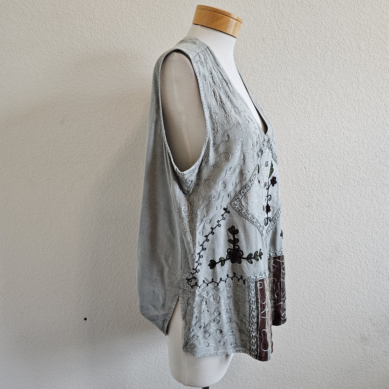 Vintage Select Embroidered Button Front Vest Boho Grunge Rayon Shirt Top 2X