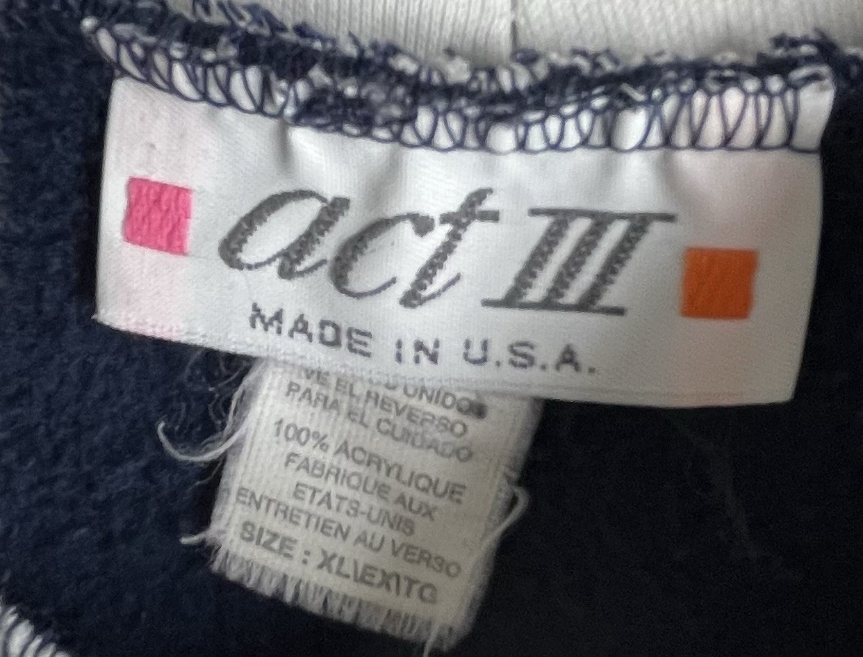 Sweatshirt ACT lll Size Medium Turtleneck Barn Scene On Vinyl Dark Blue