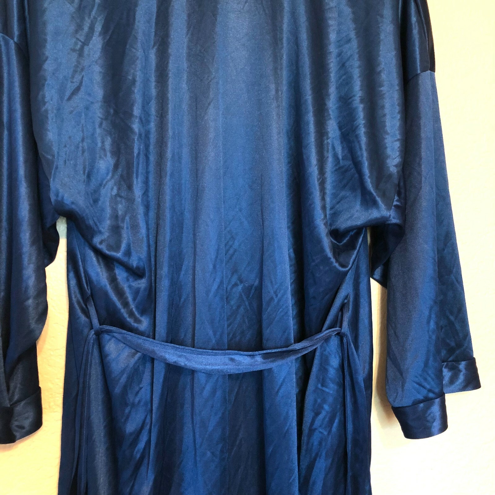 Vtg Petra Fashions Short Kimono Robe One Size Fits Most Shimmery Blue Tiny Snag