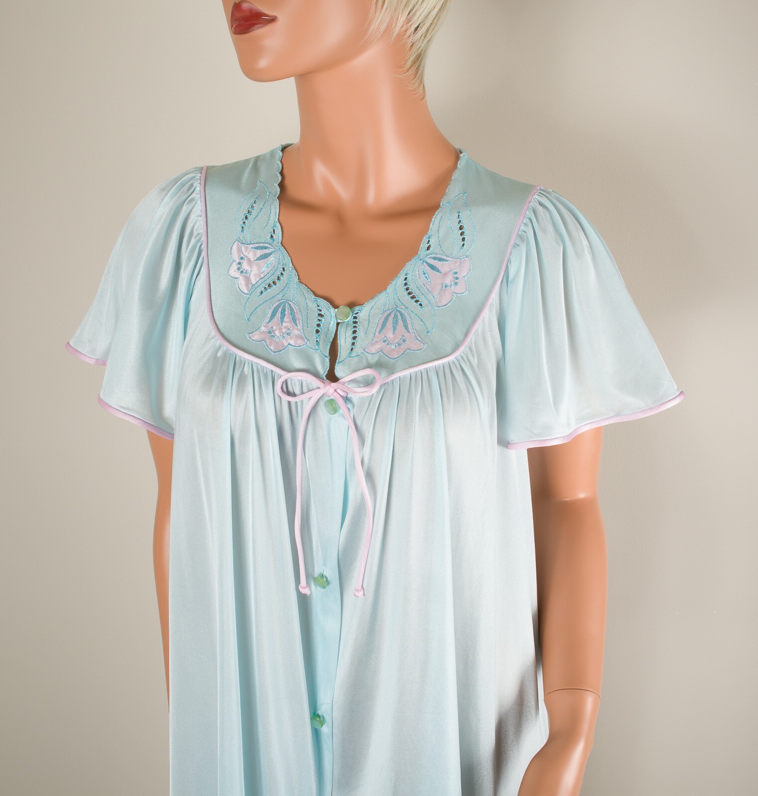 💖 GILEAD Vintage M Seafoam Nylon Robe Button Nightgown Embroidered Short Sleeve