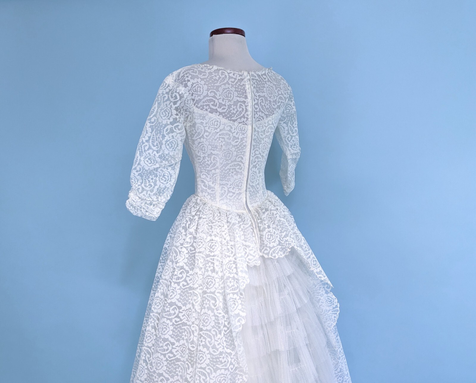 Vintage 1950s 50s Mint Condition Lace and Tulle Ivory Long Sleeve Wedding Dress
