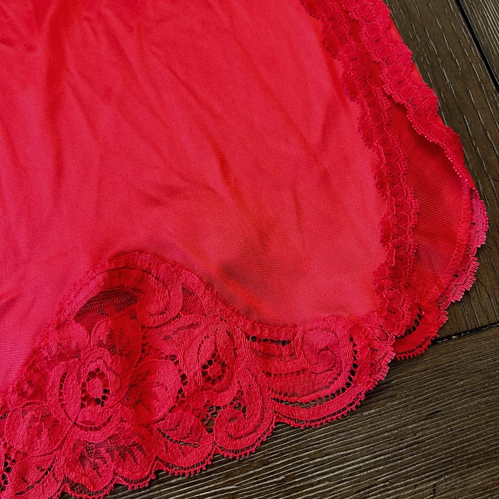 Vintage Vanity Fair L 28” Red Half Slip Antron III Nylon Lace Trim Side Slit USA