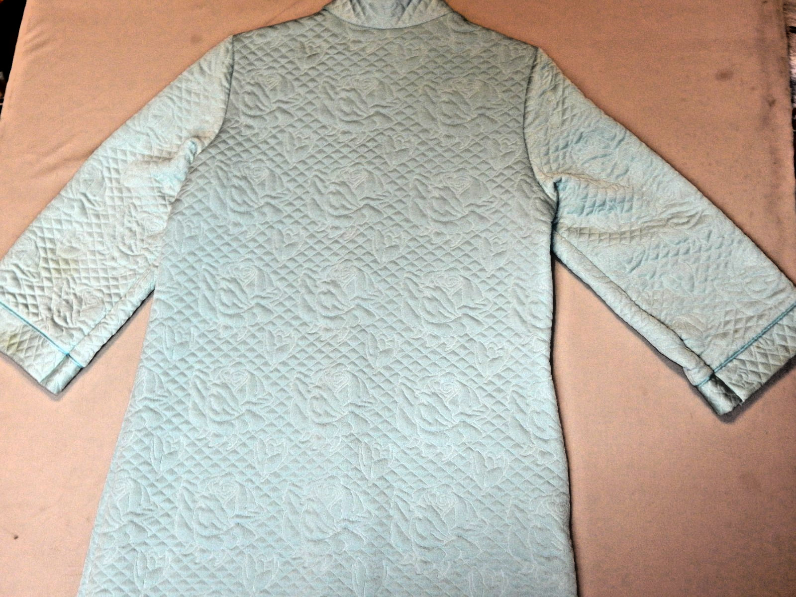 Sears, Roebuck & Co At Home quilted rose blue robe house coat size M medium vin