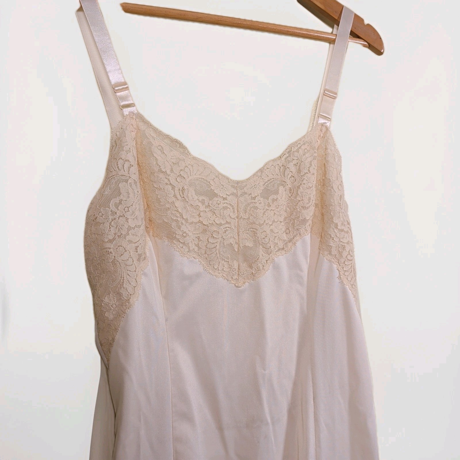 Vintage Wonder Maid Non Cling Slip Ivory Cream with Lace Size 36