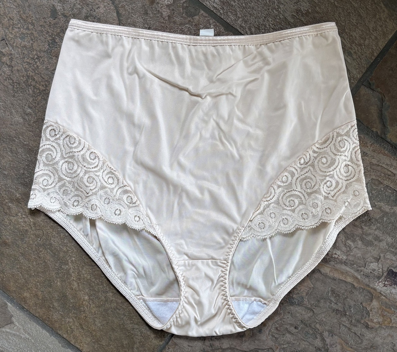 BALI 9/2XL Ivory Lace Hip Control Shaper Brief Panties #8054 VINTAGE