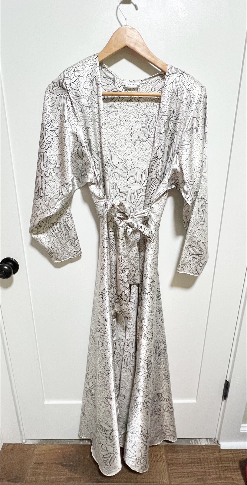 NATORI Empress Robe Size S Black White Satin With Tie /Vintage