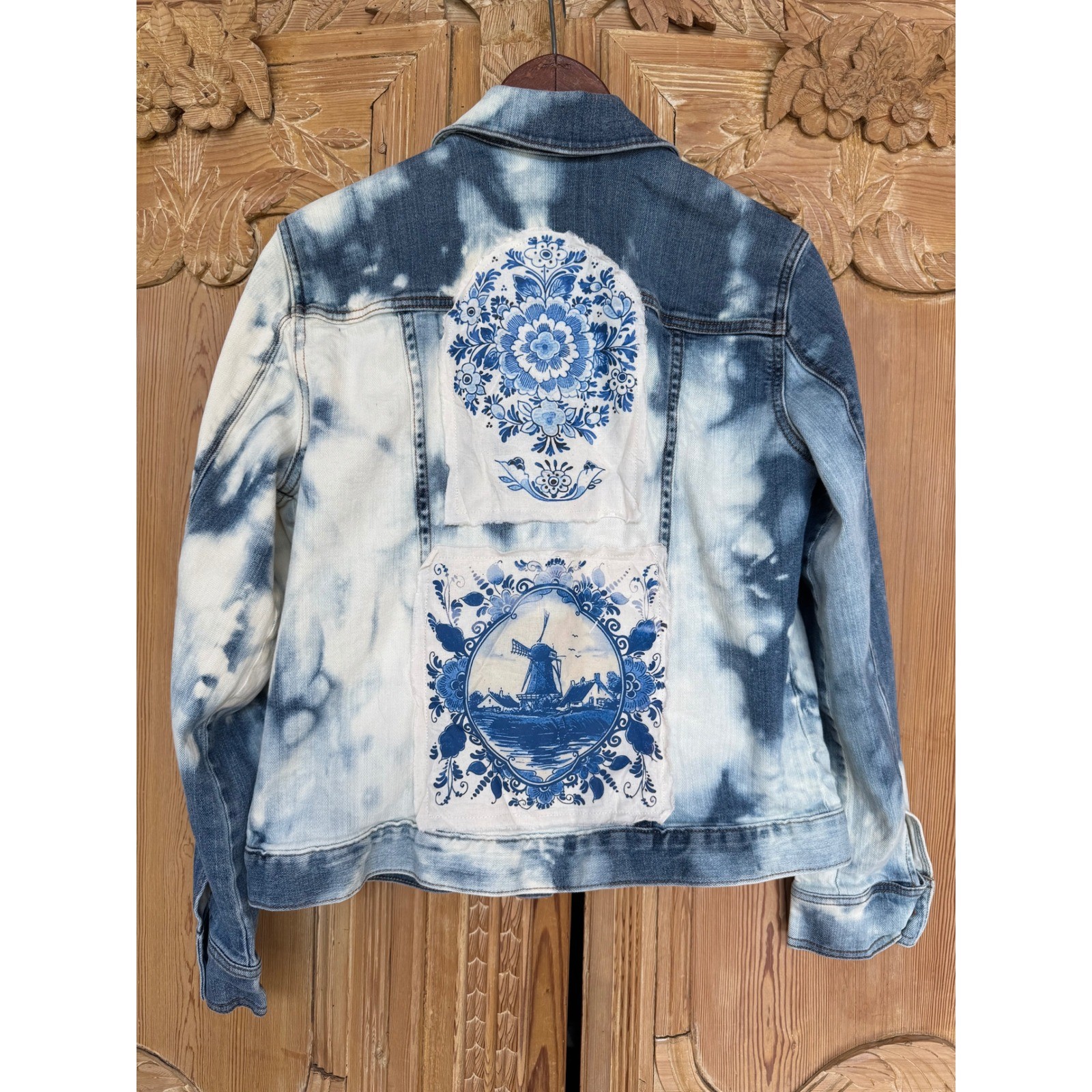 Upcycled Eddie Bauer Denim Jacket Delft Blue Patch Medium Boho