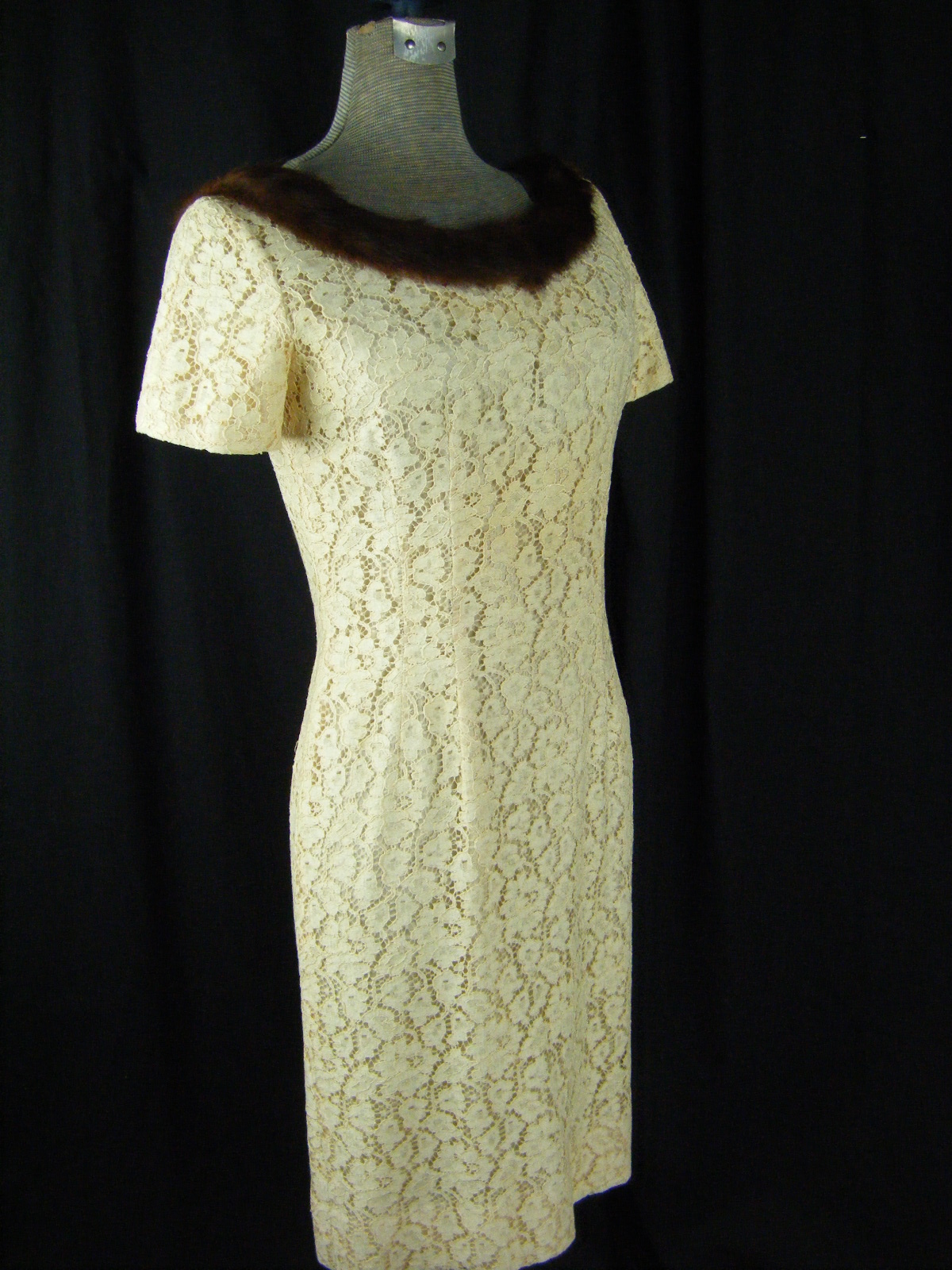 MITZI MORGAN for NEUSTETERS Vtg 50s Cream Lace Dress w/Mink Collar-Bust 36/S