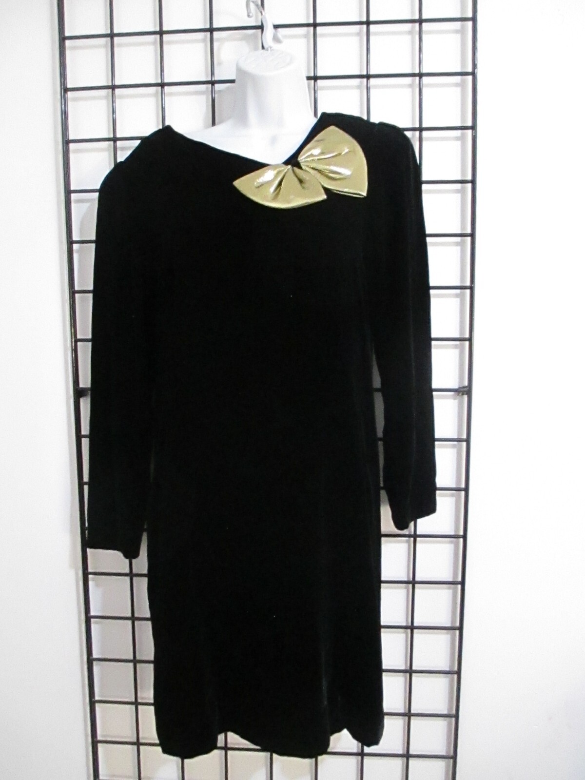 VINTAGE HALSTON III / HONG KONG 🌸 SIZE 6==BLACK / VELVET / LONG SLEEVE DRESS