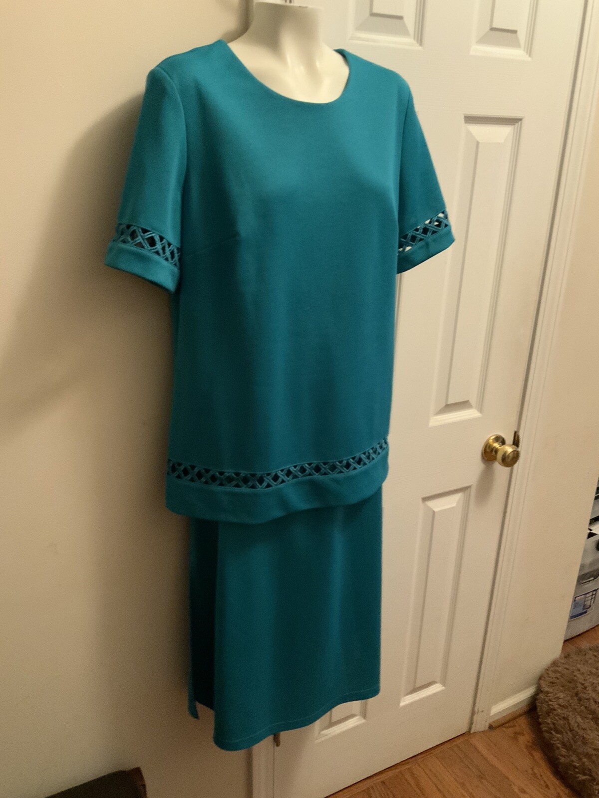 Westside Clothing co. Woman Ladies 2 Piece Skirt Suit Size 14 Turquoise Green