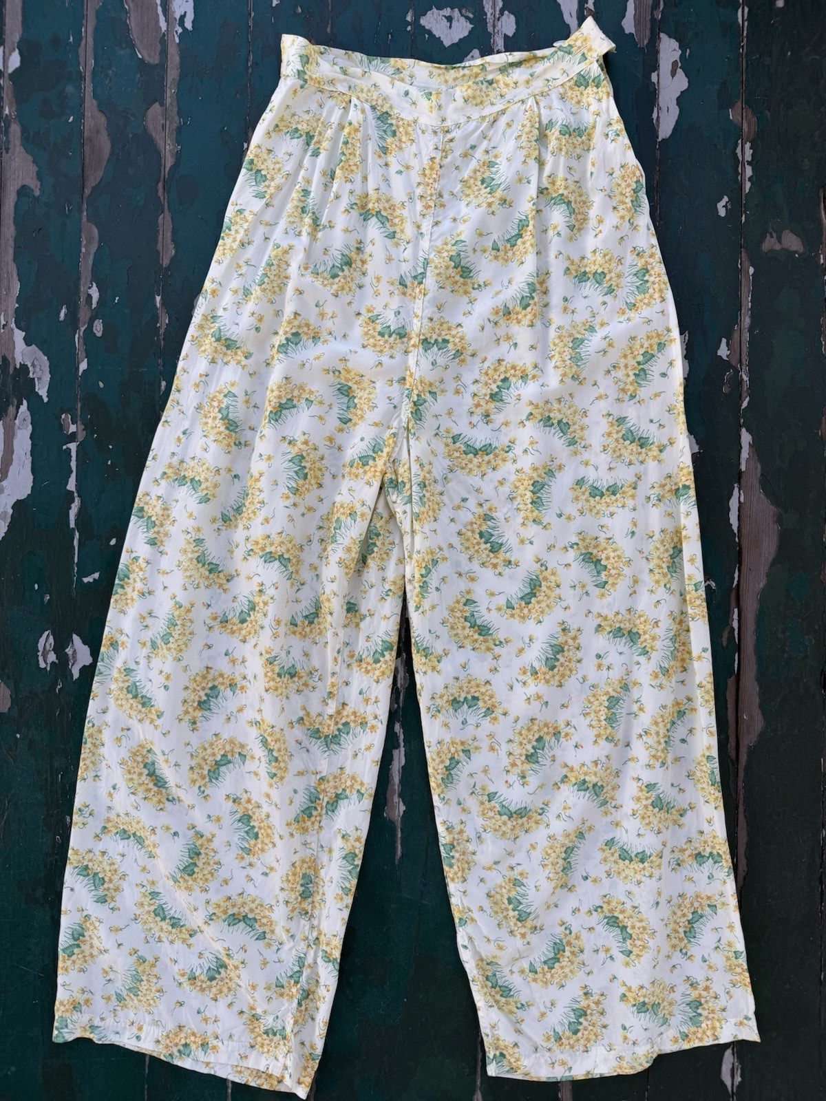 Vintage 1940s Cold Rayon Beach Pajama Set In Yellow Floral