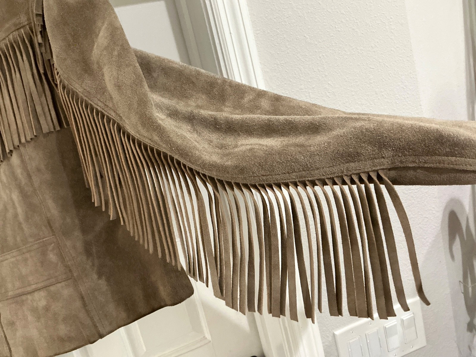 VTG 80s Wilson’s Leather Taupe Suede Fringe Jacket Size 14 – RUNS VERY SMALL