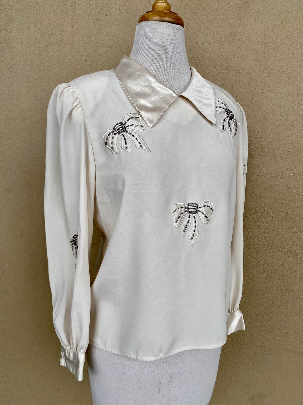 Vtg 80’s Ivory Nilani Blouse Hand Beaded Bow Appliqué Puff Shoulder Victorian 6