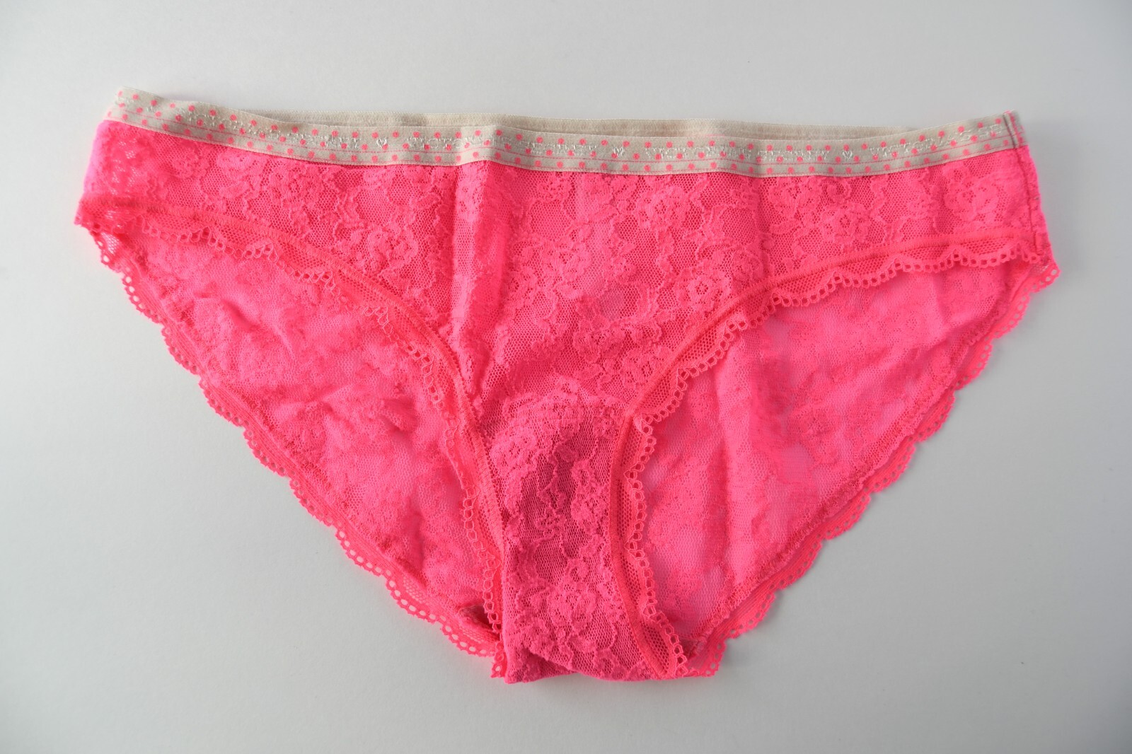 2 VTG Victoria’s Secret 2014-2015 Signature Lace Thong & Bikini Panty Lot SMALL