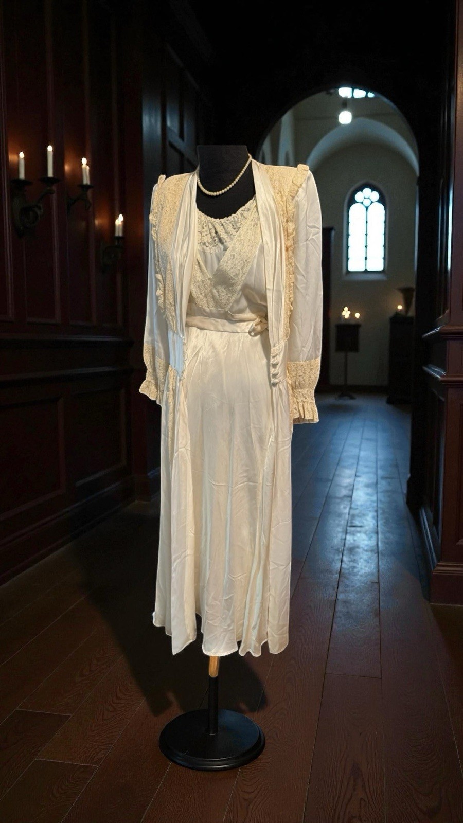 Amazing 1940’s Cream Colored Sexy Peignoir Robe Honeymoon Set Ruffles Lace