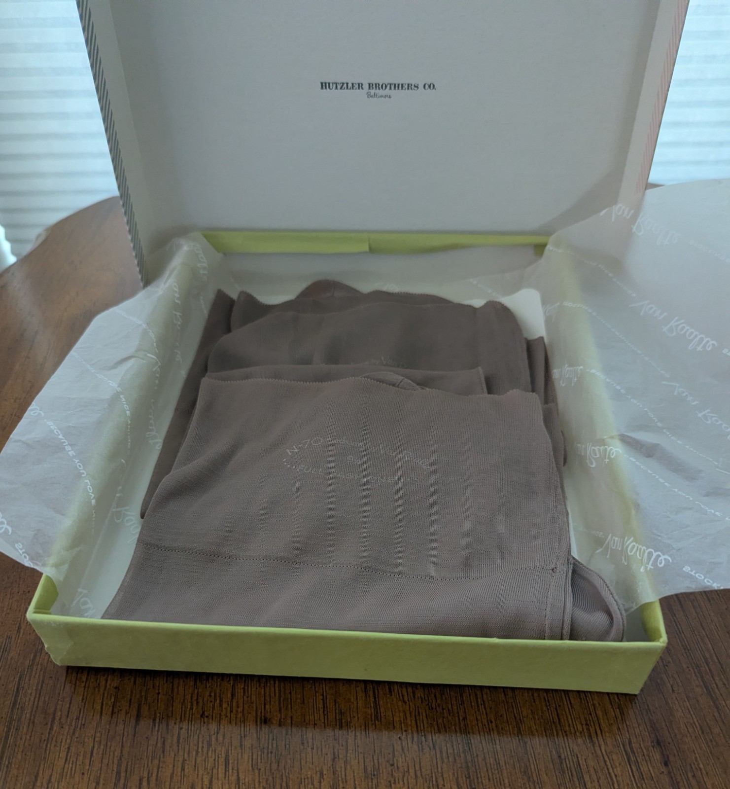 2 Pr. Van Raalte Full Fashioned Nylon Stockings WITH SEAMS N-70 Medium Sz 9 1/2