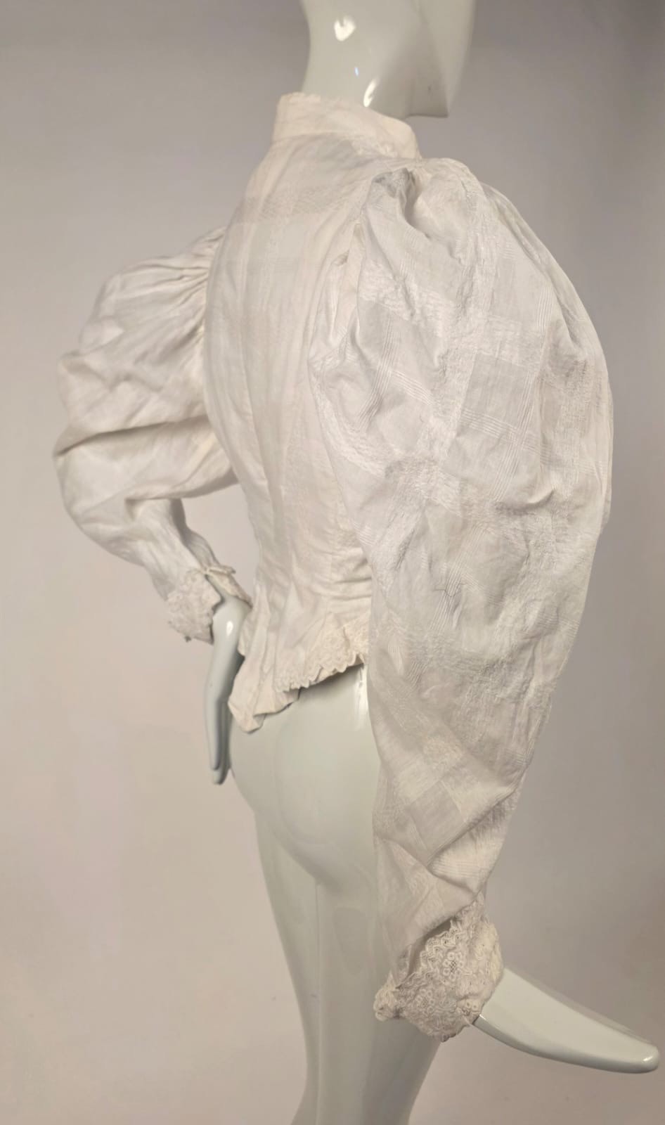 VICTORIAN WHITE COTTON BODICE W MASSIVE PUFF SLEEVES + EYELET TRIMS