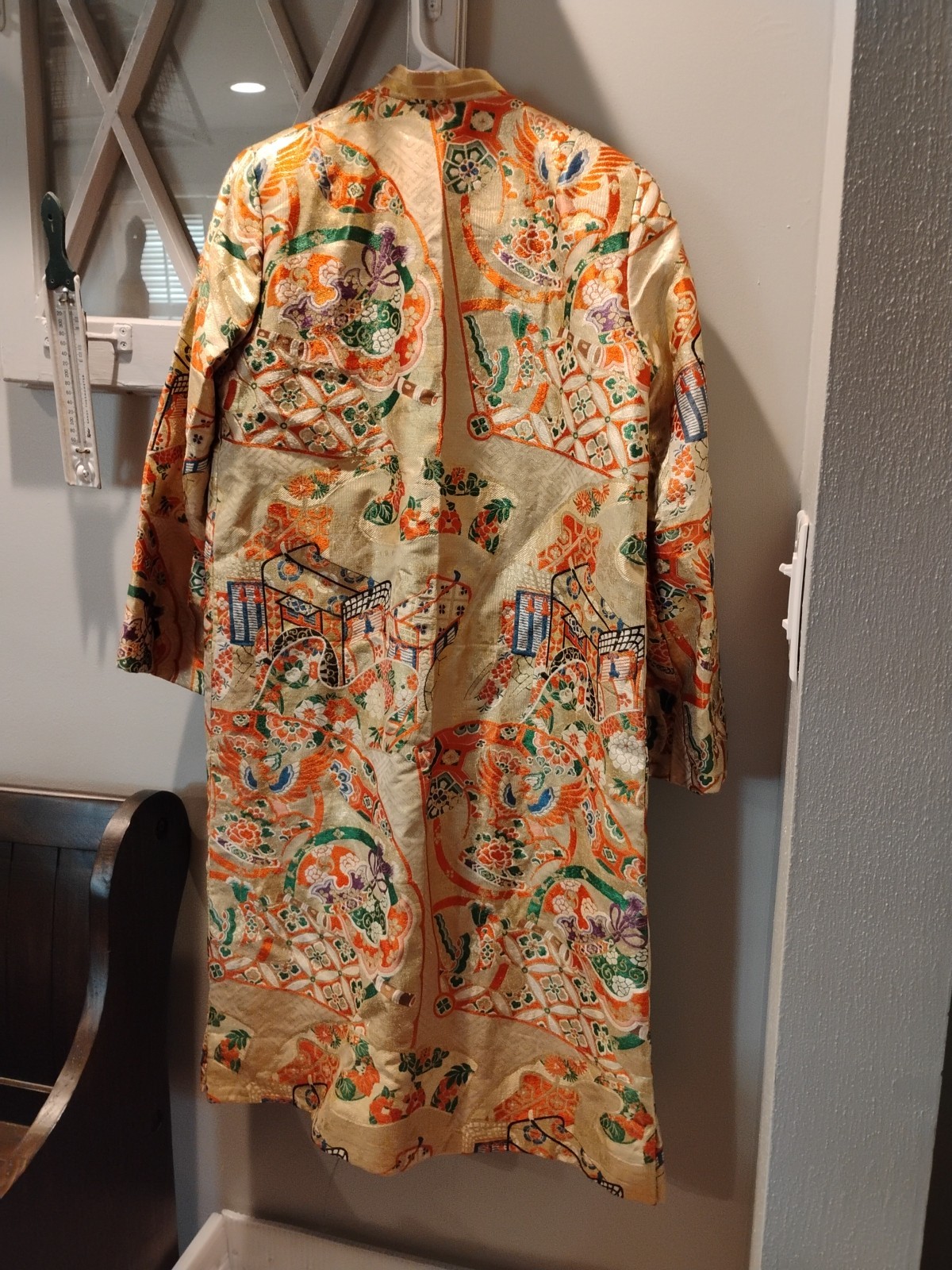 VINTAGE ORIENTAL GOLD BROCADE ROBE