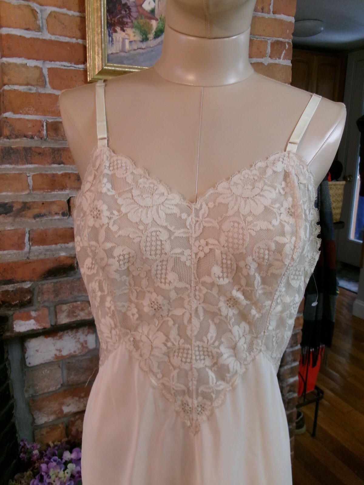 Reduced VTG VANITY FAIR CHIFFON NYLON SLIP DRESS BEIGH OPULENT CHANTILLY LACE 34