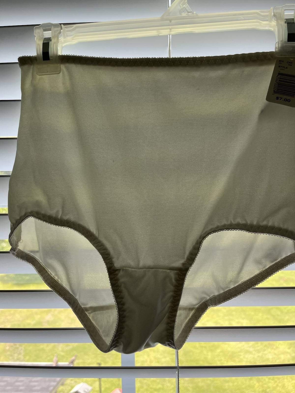 NWT Vanity Fair VTG Whispersoft Perfectly Yours style 1771, white size 9/2XL