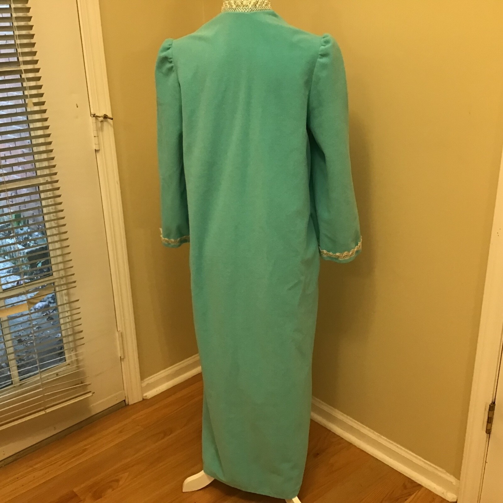 VTG Blue Robe Lace Stand Up Collar Puff Sleeves Pockets Grannycore Small USA