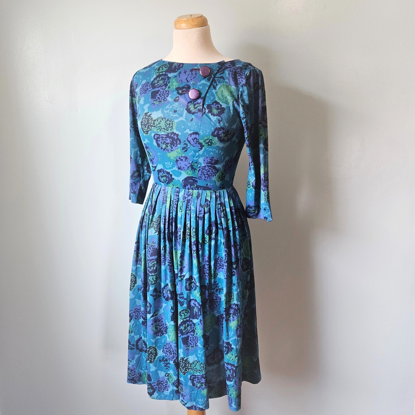Vintage 1960s Blue Floral Pleated Nylon Knit Dress Mod 3/4 Sleeve Boat Neck
