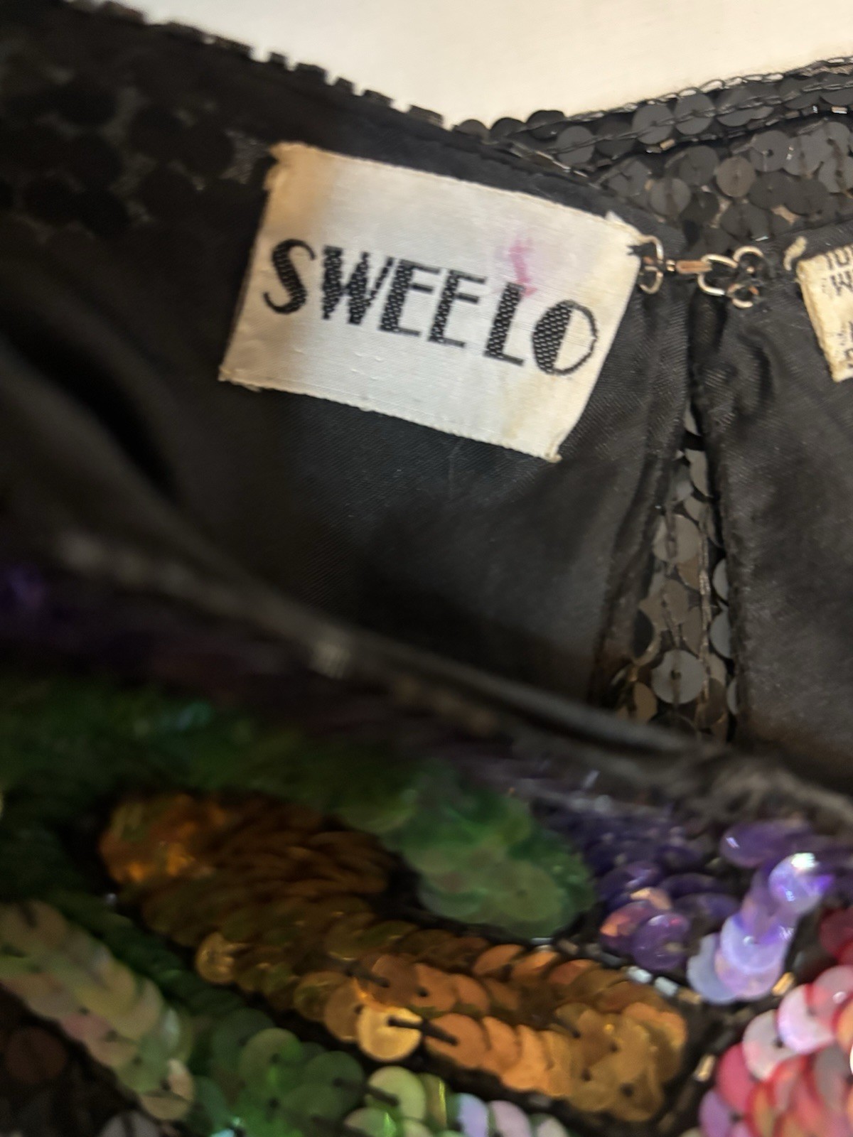Sweelo Vintage 1980-1990’s Swirl Pattern Sequin Designer Black Silk Lining Top