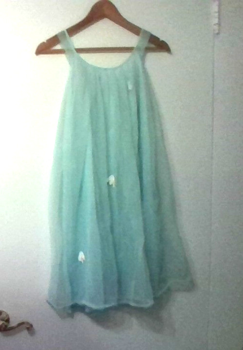 NO VISIBLE FLAWS Vtg Chiffon Babydoll Nightie w/ Flower Embroidery Whimsical