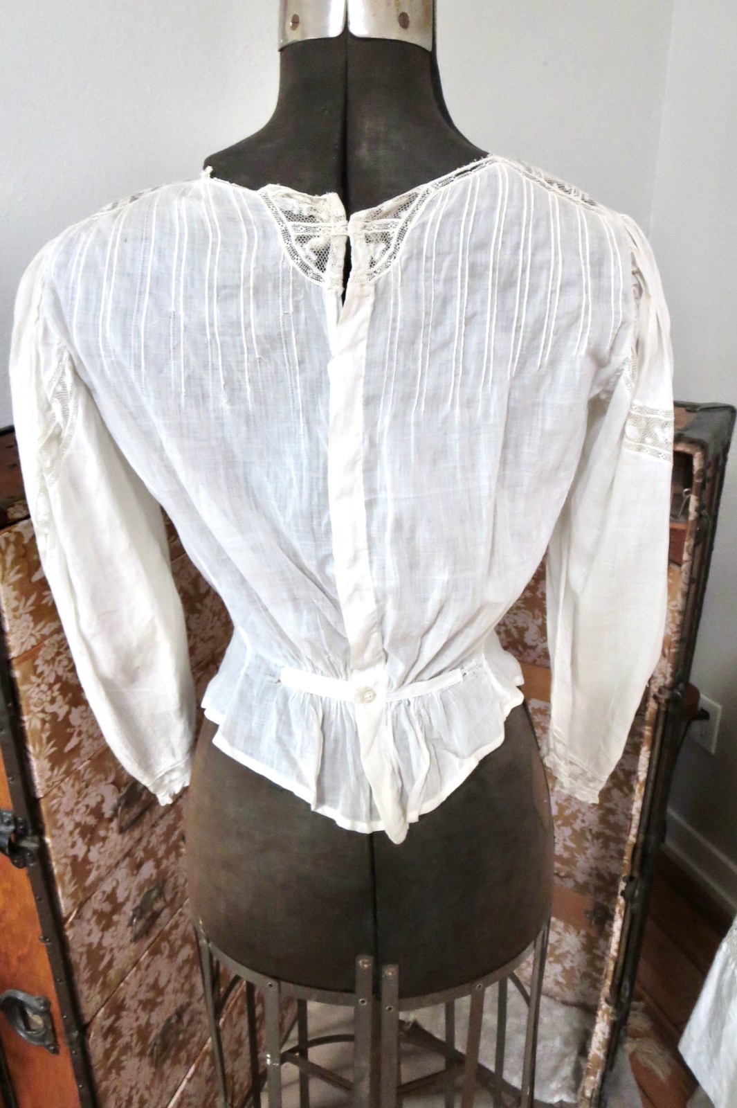 VTG Edwardian White Lace Trimmed Fuchsia Flower Embroidered Shirt Bodice AS IS